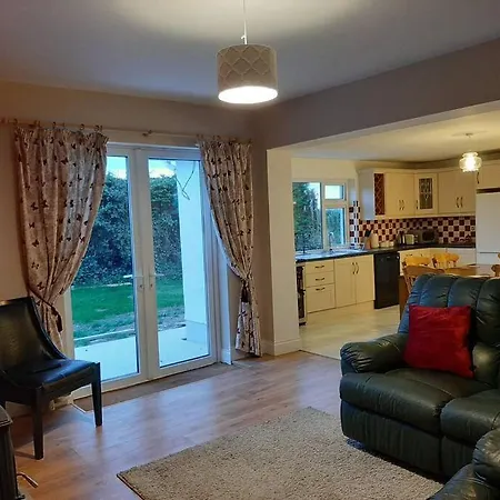 Family Home, 20 Mins From Youghal *